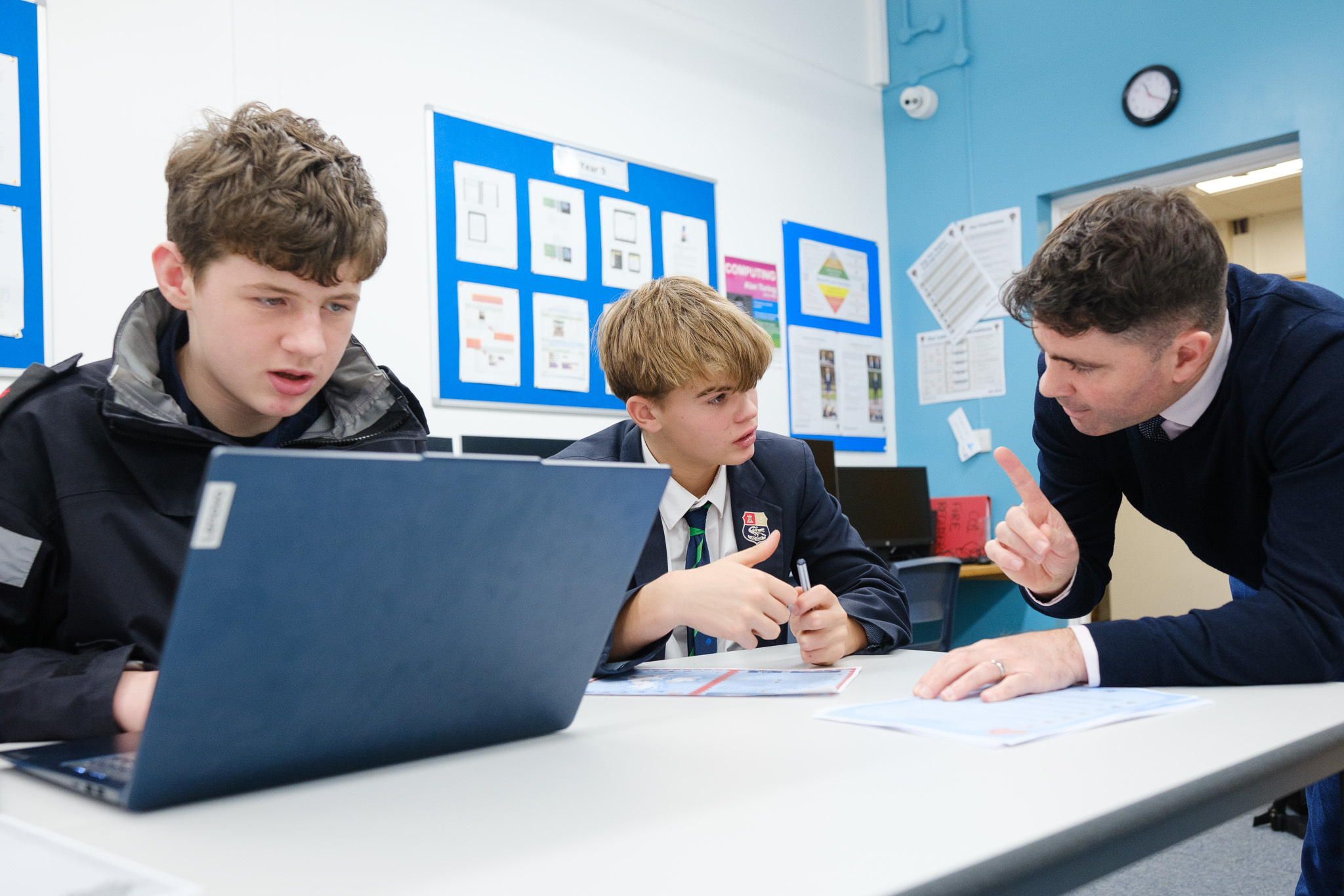 OriginalImage,Original,academic,computer science,classroom,computing,it,teacher in action,teaecher,GCHQ,lesson,lessons,Dave crook,male,student,boy,senior school,senior,2024